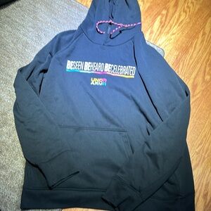Men’s Under Armour Hoodie size 2xl    Heavyweight color Black.    Bx11
